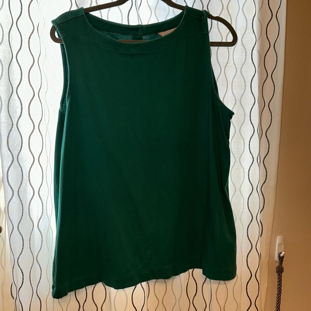 Comfy green sleeveless shirt